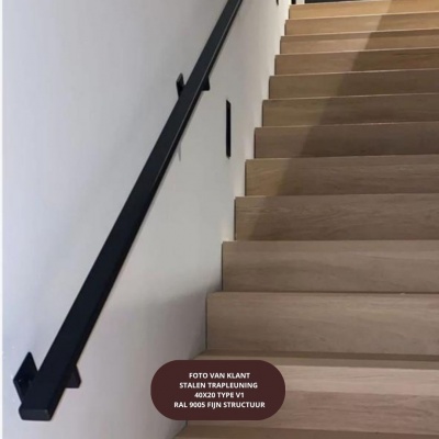 Stalen trapleuning – Rechthoek 40x20 mm – Inclusief leuninghouders V1 – Basic line – Zwart RAL 9005 Stalen trapleuning – Rechthoek 40x20 mm – Inclusief leuninghouders V1 – Basic line – Zwart RAL 9005