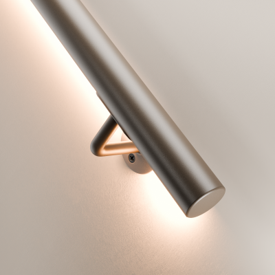 Foto van Stalen trapleuning met LED verlichting - Anodic brown - Rond 42mm - Met leuninghouders type R1