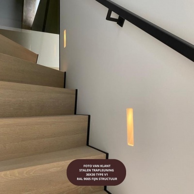 Stalen trapleuning – Vierkant 30x30 mm – Inclusief leuninghouders V1 – Keuze uit andere houders Stalen trapleuning – Vierkant 30x30 mm – Inclusief leuninghouders V1 – Keuze uit andere houders