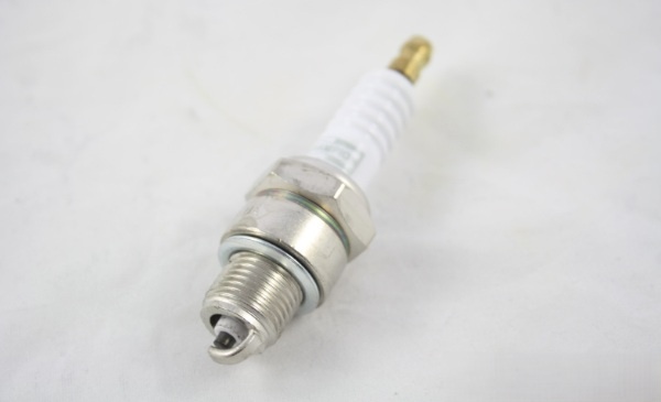 Spark plug Champion L82YC Volvo Penta AQ115 A