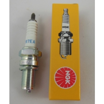 Foto van Spark plug NGK DR7EA Honda BF25 BF30 BF35 BF4