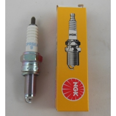 Foto van Spark plug NGK CPR6EA-9 Suzuki DF4 DF5 DF6 DF